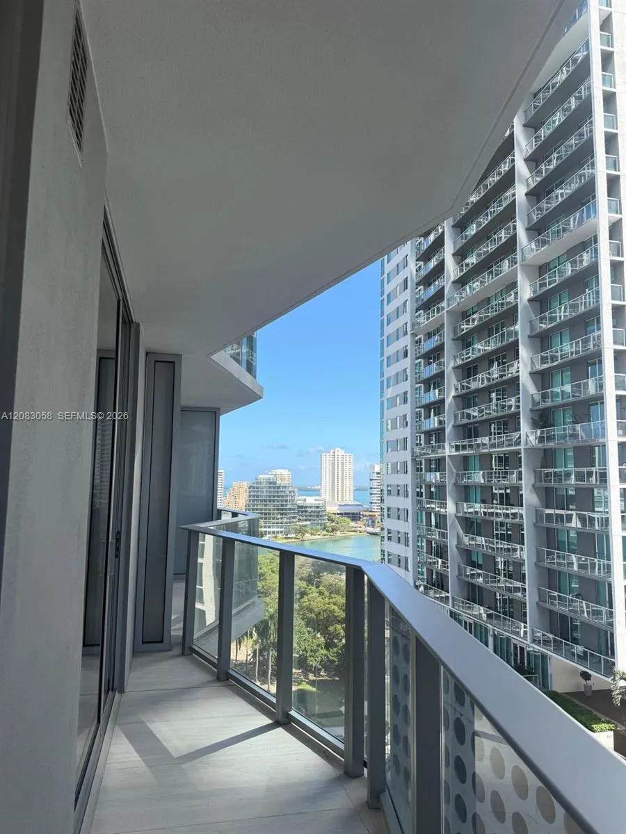 77 SE 5TH #1611 Miami, FL 33131