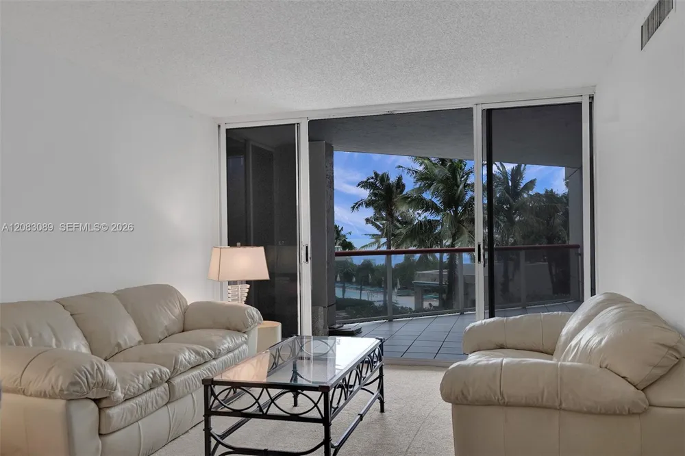 6767 Collins Ave #307 Miami Beach, FL 33141
