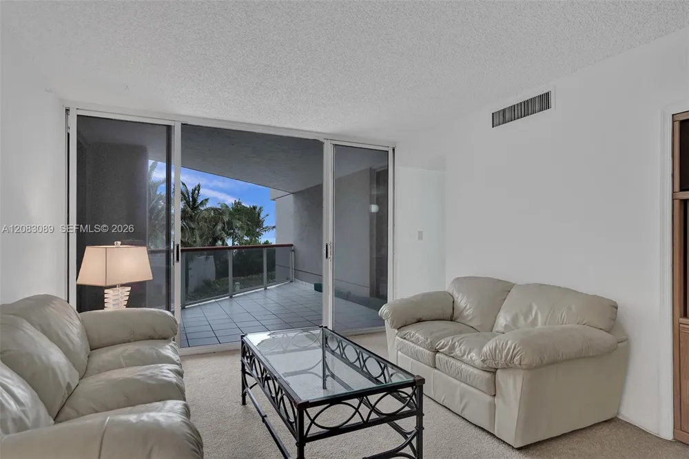 6767 Collins Ave #307 Miami Beach, FL 33141