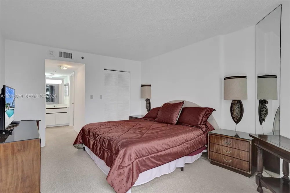 6767 Collins Ave #307 Miami Beach, FL 33141