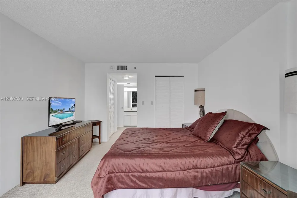 6767 Collins Ave #307 Miami Beach, FL 33141