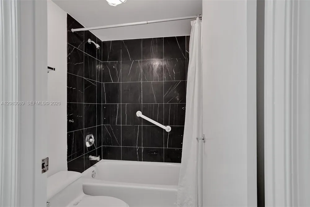 6767 Collins Ave #307 Miami Beach, FL 33141