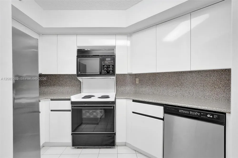 6767 Collins Ave #307 Miami Beach, FL 33141