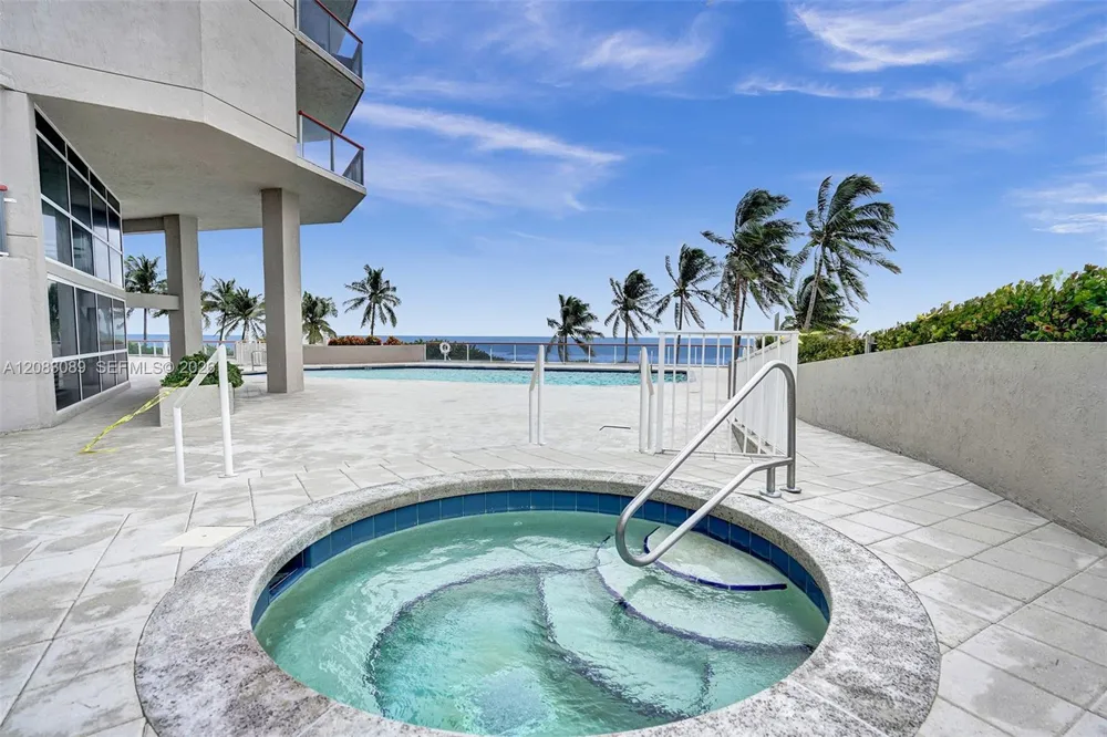 6767 Collins Ave #307 Miami Beach, FL 33141