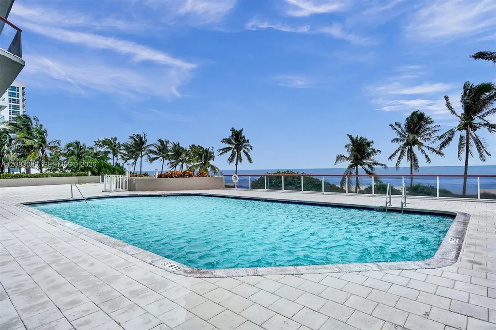 6767 Collins Ave #307 Miami Beach, FL 33141
