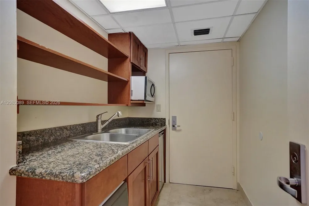 6767 Collins Ave #307 Miami Beach, FL 33141