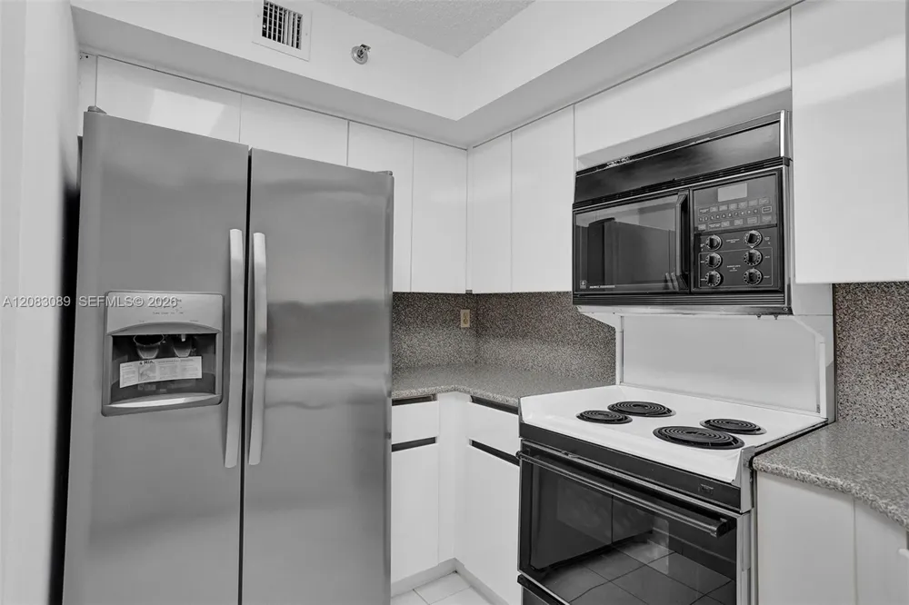 6767 Collins Ave #307 Miami Beach, FL 33141