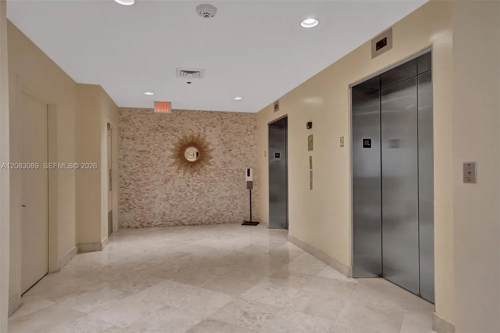 6767 Collins Ave #307 Miami Beach, FL 33141