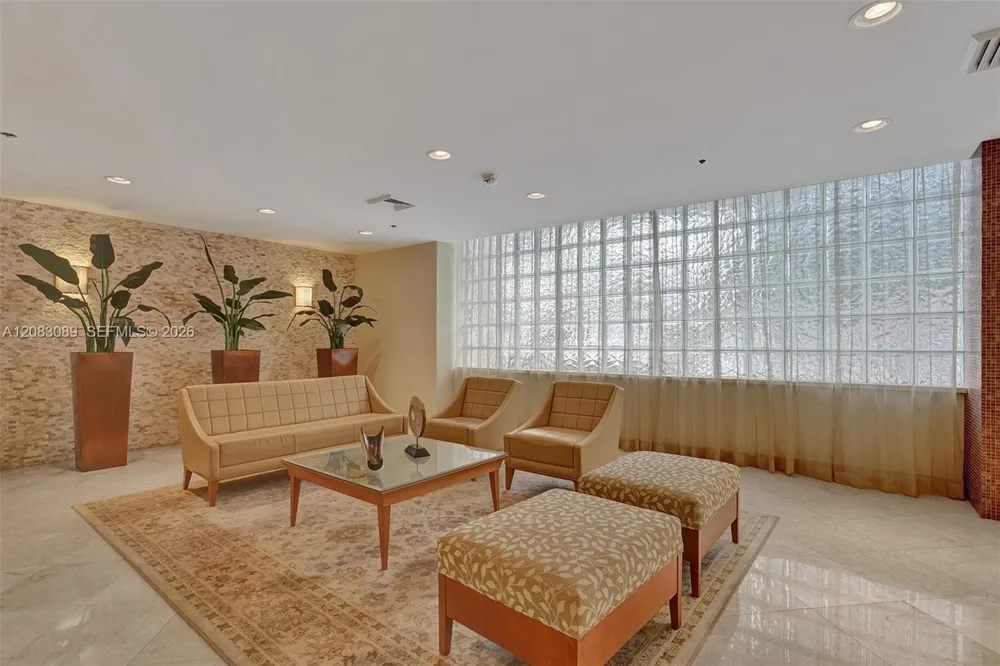 6767 Collins Ave #307 Miami Beach, FL 33141