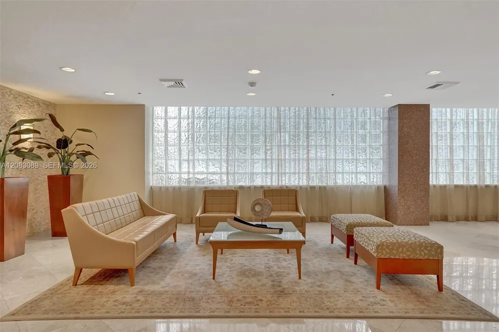 6767 Collins Ave #307 Miami Beach, FL 33141