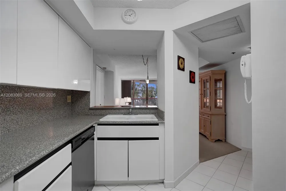 6767 Collins Ave #307 Miami Beach, FL 33141