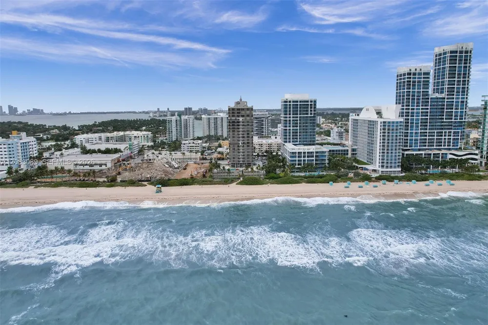 6767 Collins Ave #307 Miami Beach, FL 33141