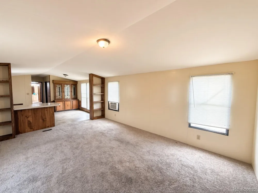 247 Sutherland Drive Highland Charter Township, MI 48357