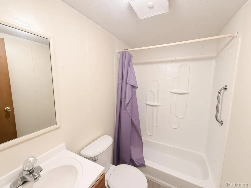 247 Sutherland Drive Highland Charter Township, MI 48357
