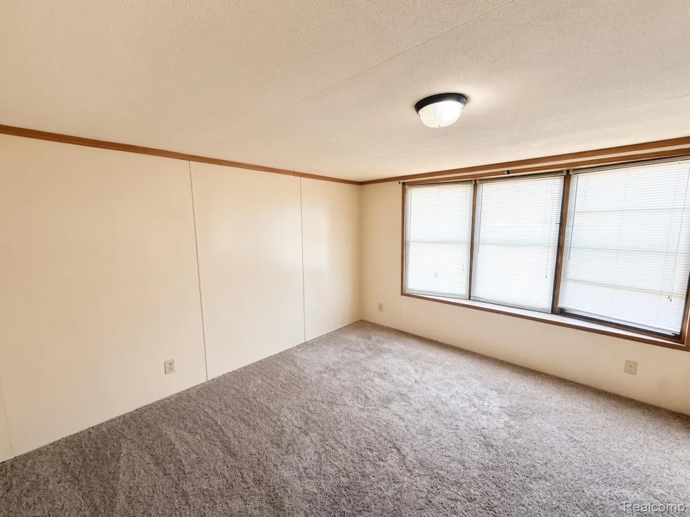 247 Sutherland Drive Highland Charter Township, MI 48357