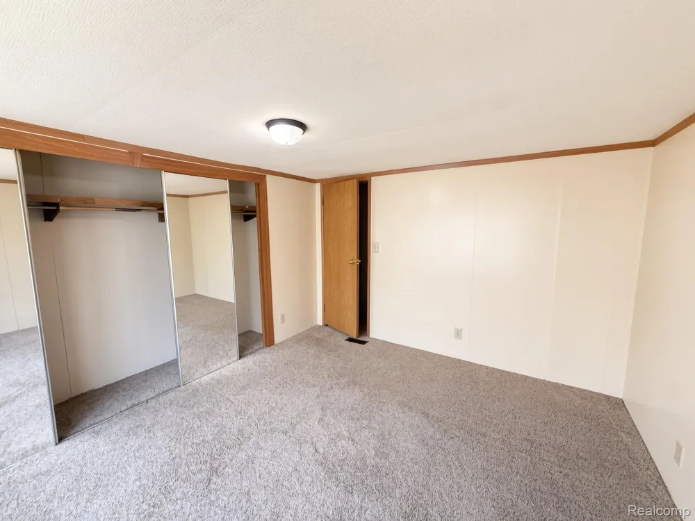 247 Sutherland Drive Highland Charter Township, MI 48357