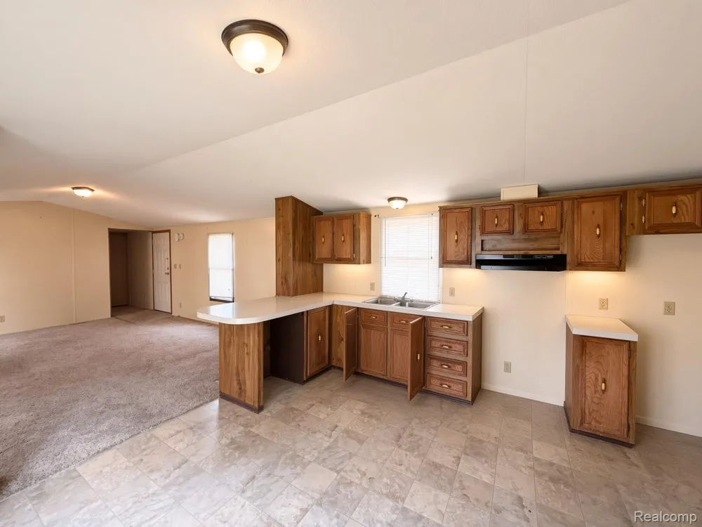 247 Sutherland Drive Highland Charter Township, MI 48357