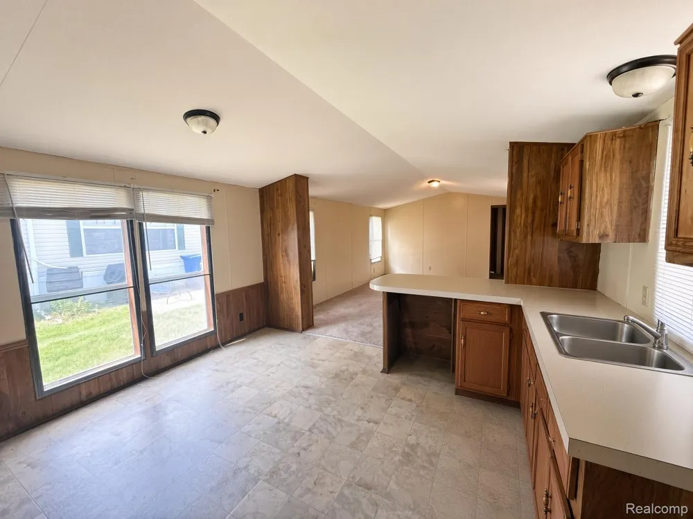 247 Sutherland Drive Highland Charter Township, MI 48357