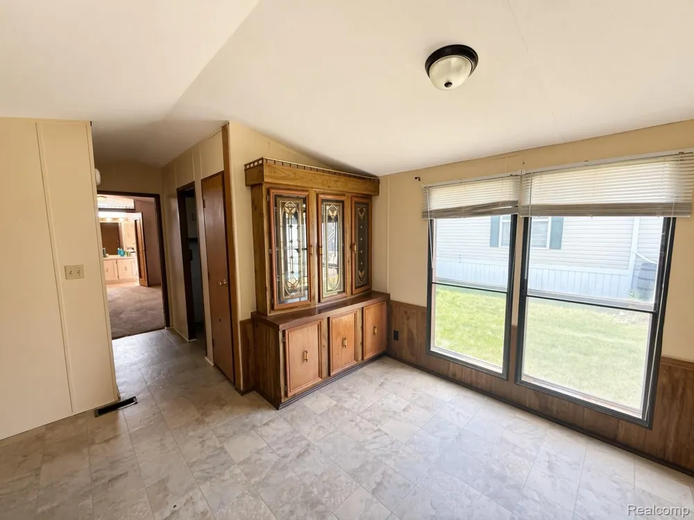 247 Sutherland Drive Highland Charter Township, MI 48357