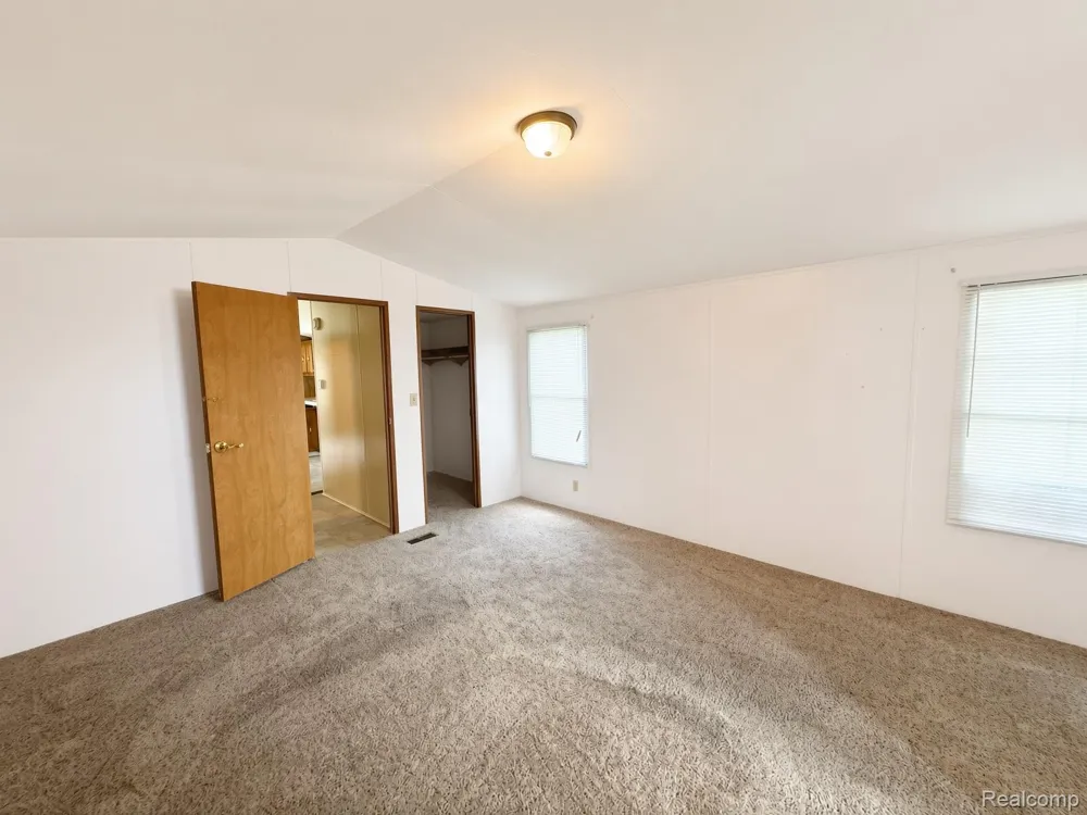 247 Sutherland Drive Highland Charter Township, MI 48357
