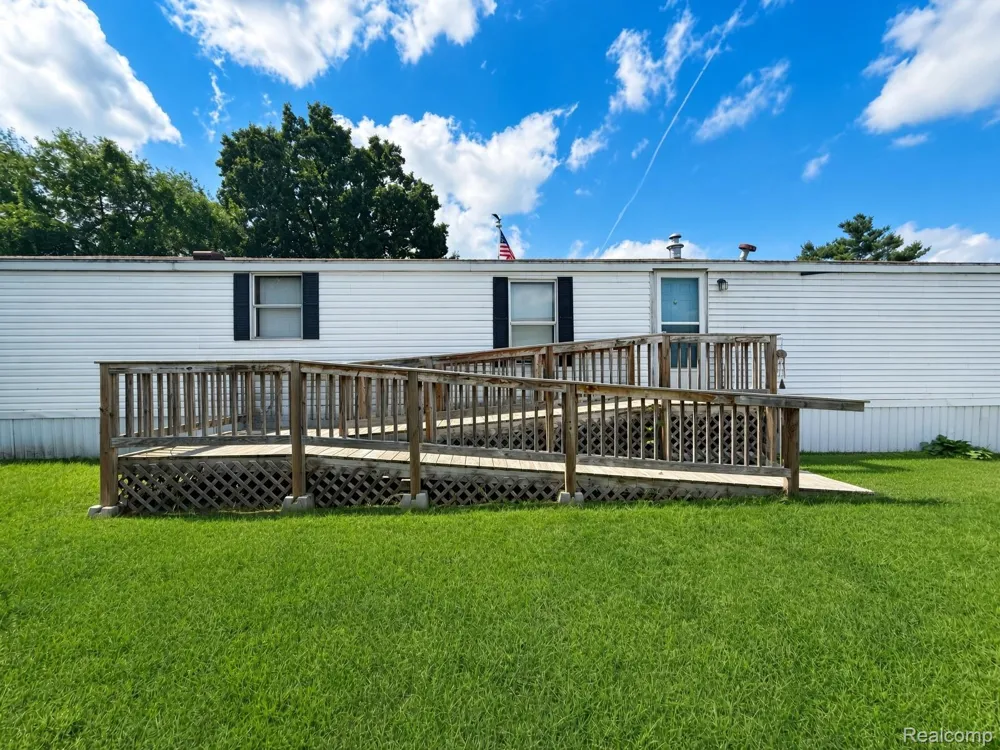 247 Sutherland Drive Highland Charter Township, MI 48357