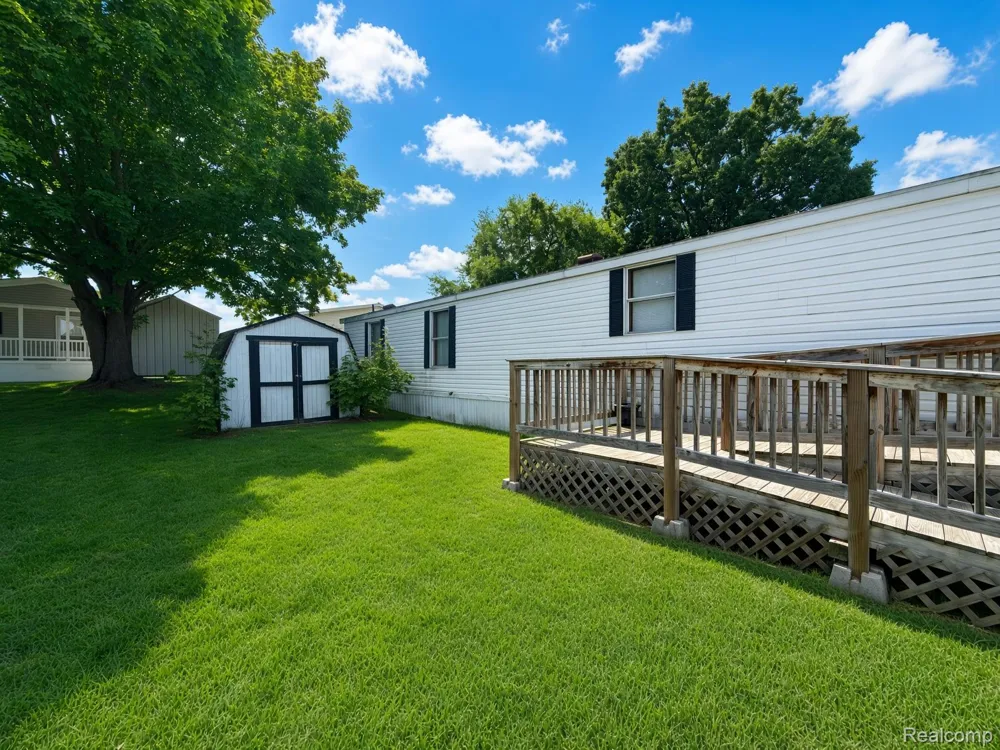 247 Sutherland Drive Highland Charter Township, MI 48357