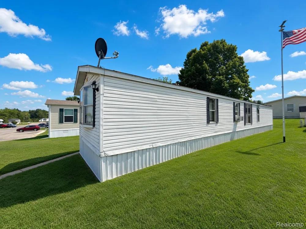 247 Sutherland Drive Highland Charter Township, MI 48357