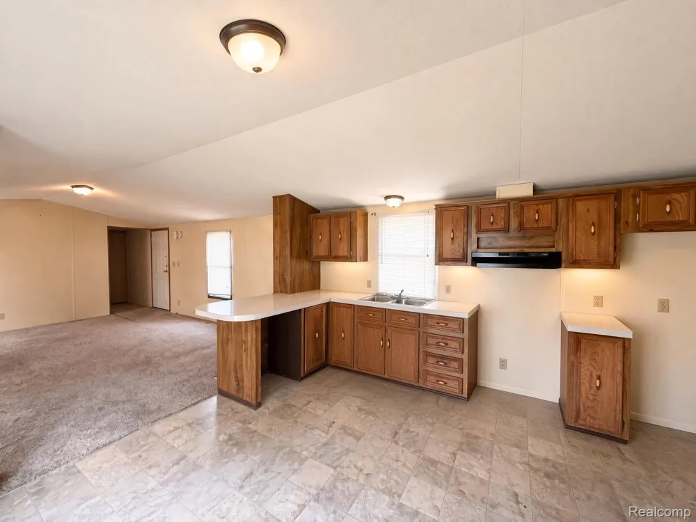 247 Sutherland Drive Highland Charter Township, MI 48357