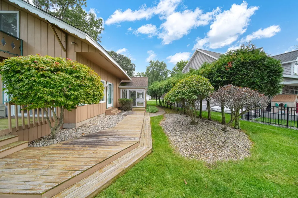 5056 Lakeshore Drive Summit Township, MI 49203