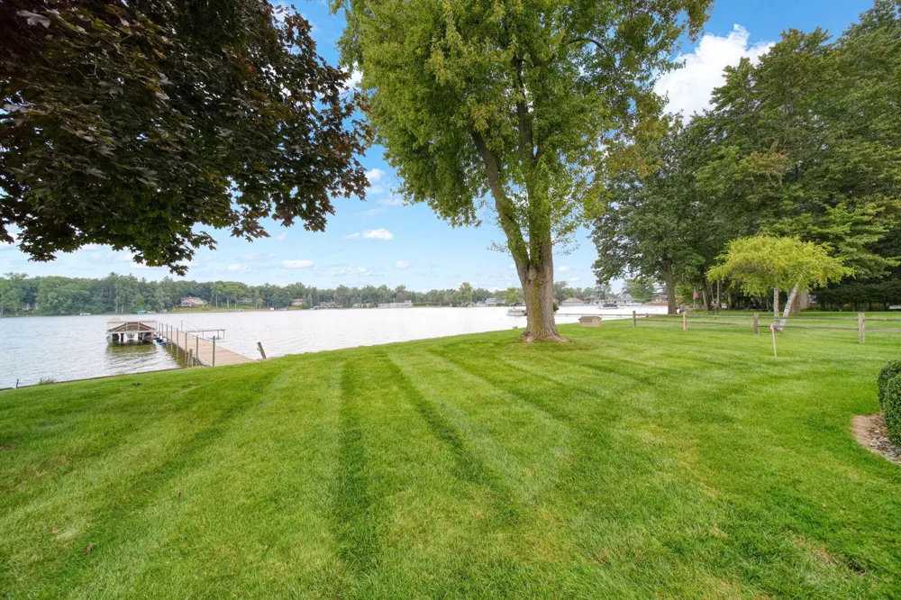5056 Lakeshore Drive Summit Township, MI 49203