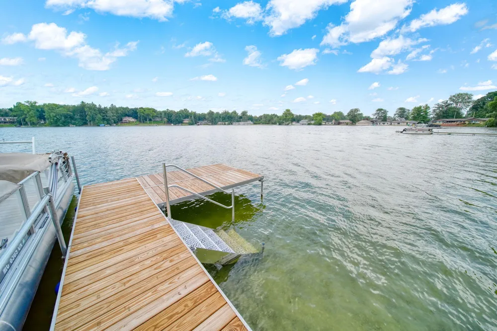 5056 Lakeshore Drive Summit Township, MI 49203