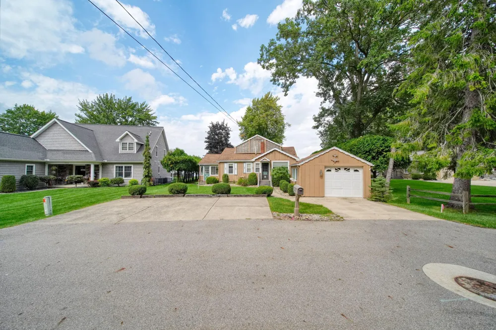 5056 Lakeshore Drive Summit Township, MI 49203