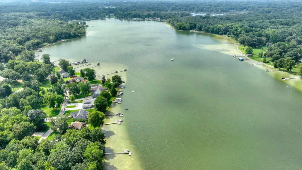 5056 Lakeshore Drive Summit Township, MI 49203