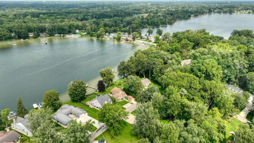 5056 Lakeshore Drive Summit Township, MI 49203