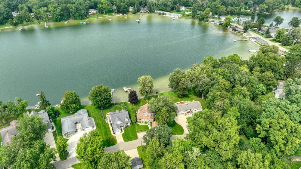 5056 Lakeshore Drive Summit Township, MI 49203