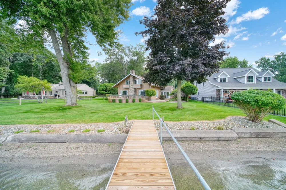 5056 Lakeshore Drive Summit Township, MI 49203