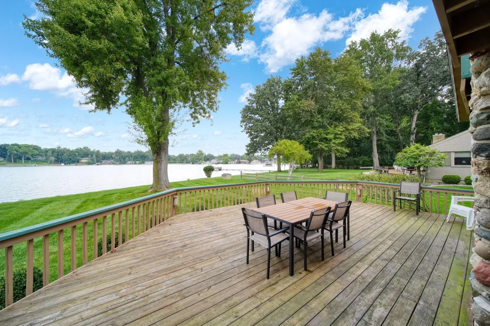 5056 Lakeshore Drive Summit Township, MI 49203