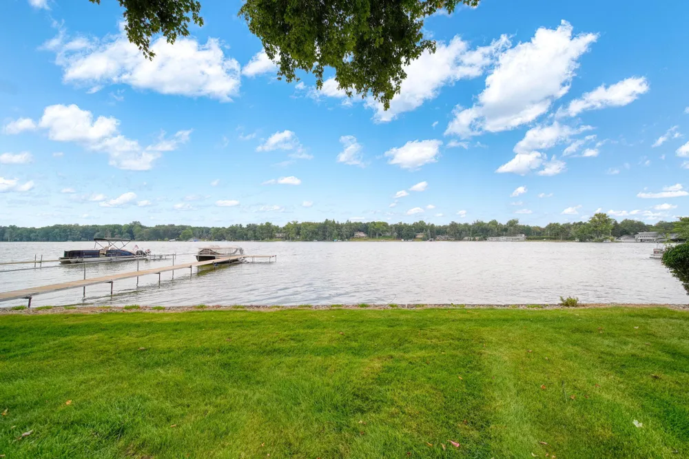 5056 Lakeshore Drive Summit Township, MI 49203