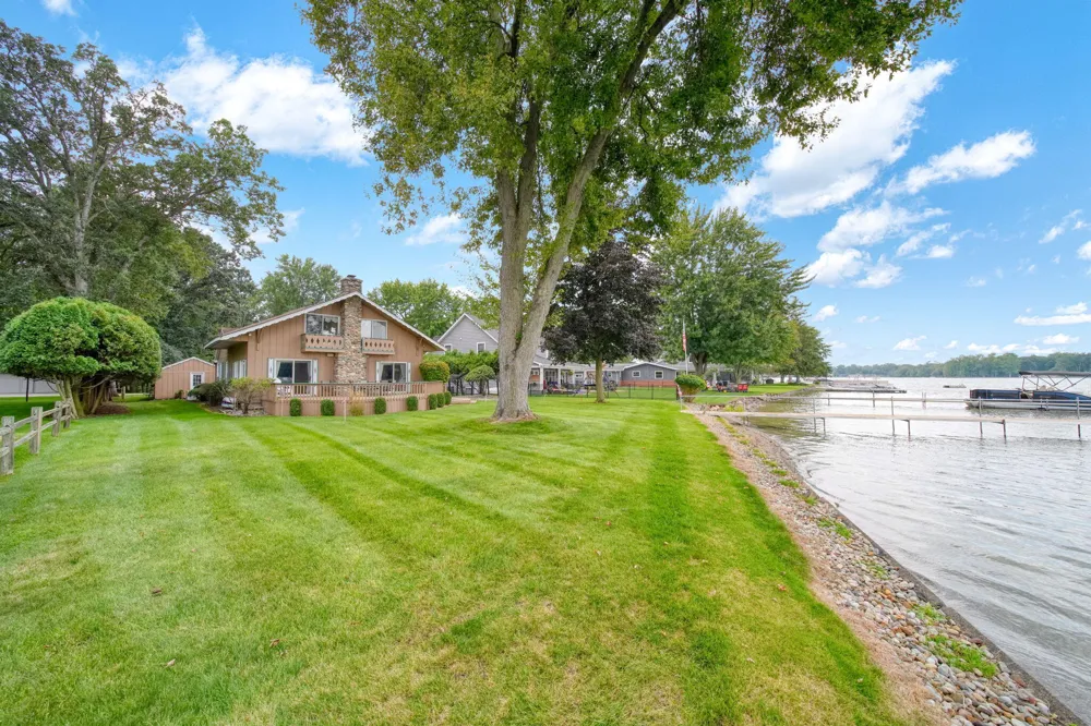 5056 Lakeshore Drive Summit Township, MI 49203