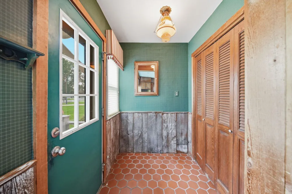 5056 Lakeshore Drive Summit Township, MI 49203