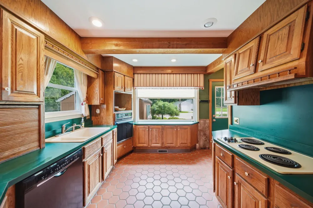 5056 Lakeshore Drive Summit Township, MI 49203