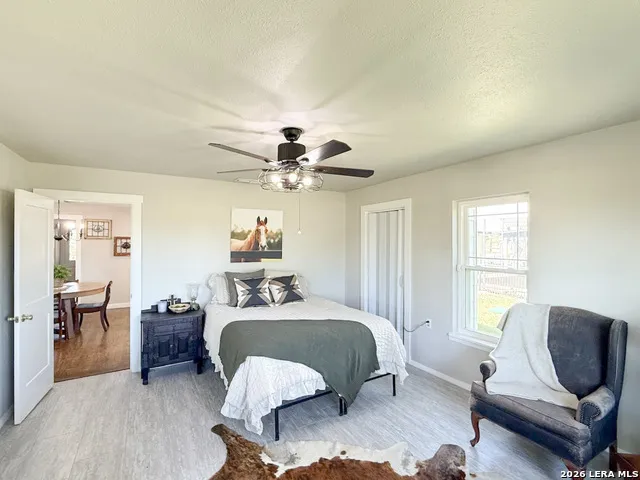 901 ZIG ZAG AVE Devine, TX 78016