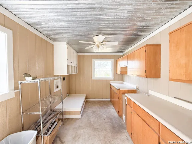 901 ZIG ZAG AVE Devine, TX 78016
