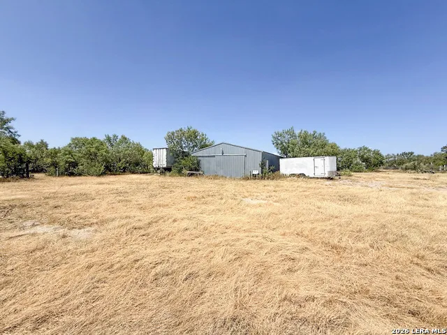 901 ZIG ZAG AVE Devine, TX 78016