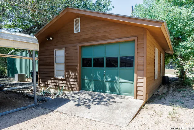 420 Green Acres Dr Wimberley, TX 78676