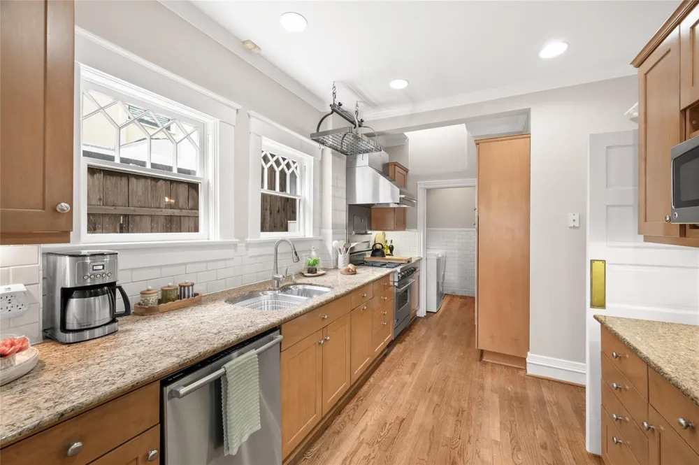 816 Kipling Street Houston, TX 77006