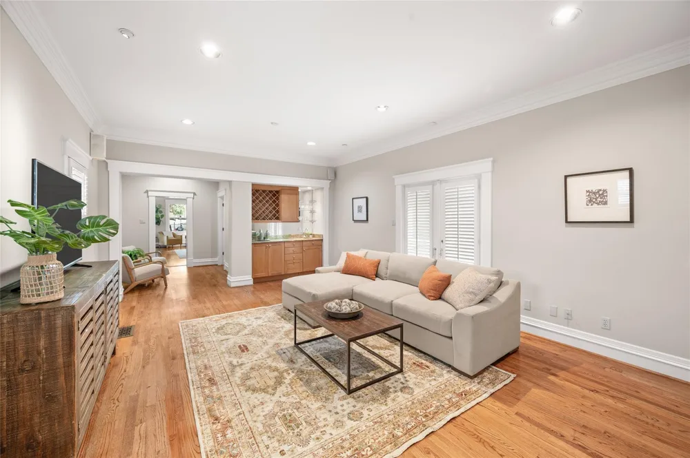 816 Kipling Street Houston, TX 77006