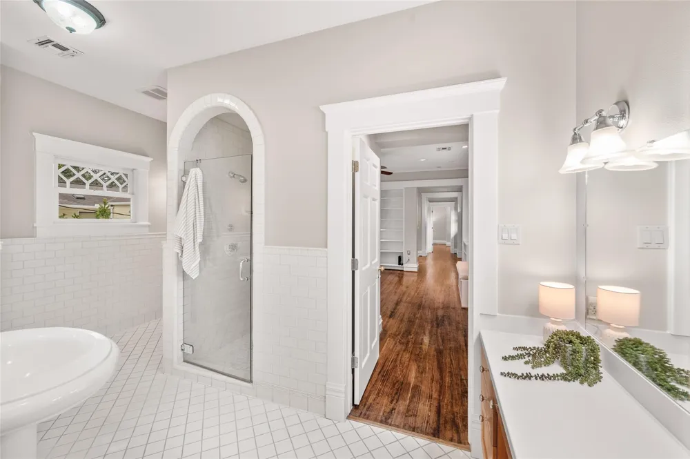 816 Kipling Street Houston, TX 77006