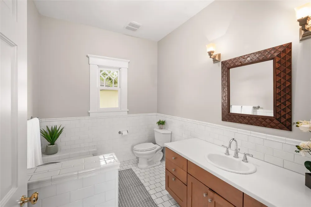 816 Kipling Street Houston, TX 77006