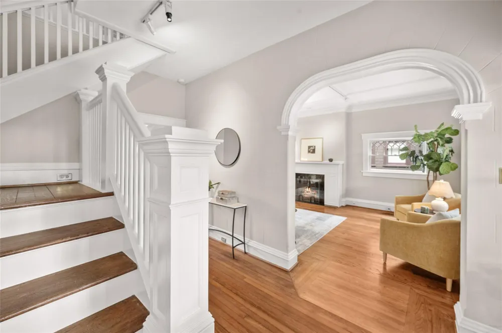816 Kipling Street Houston, TX 77006